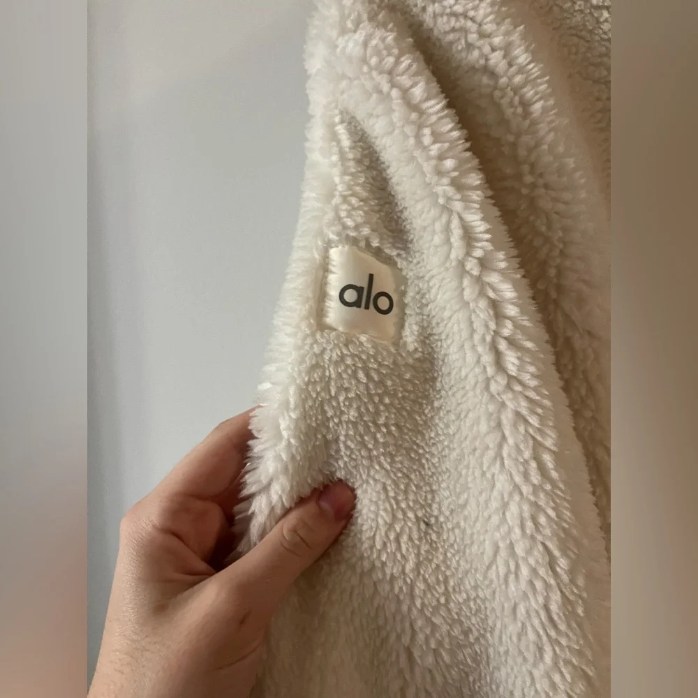 SOLD ALO Yoga Sherpa jacket S - Picture 5 of 8